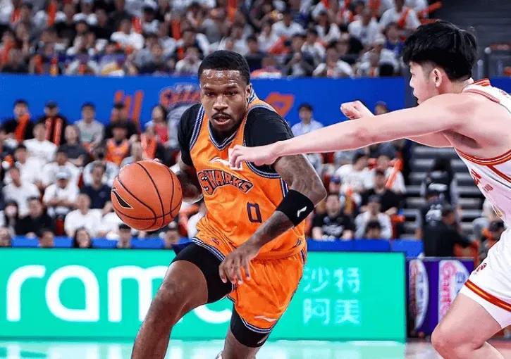 上海102-68深圳 球员评价：3人满分，5人及格，2人低迷